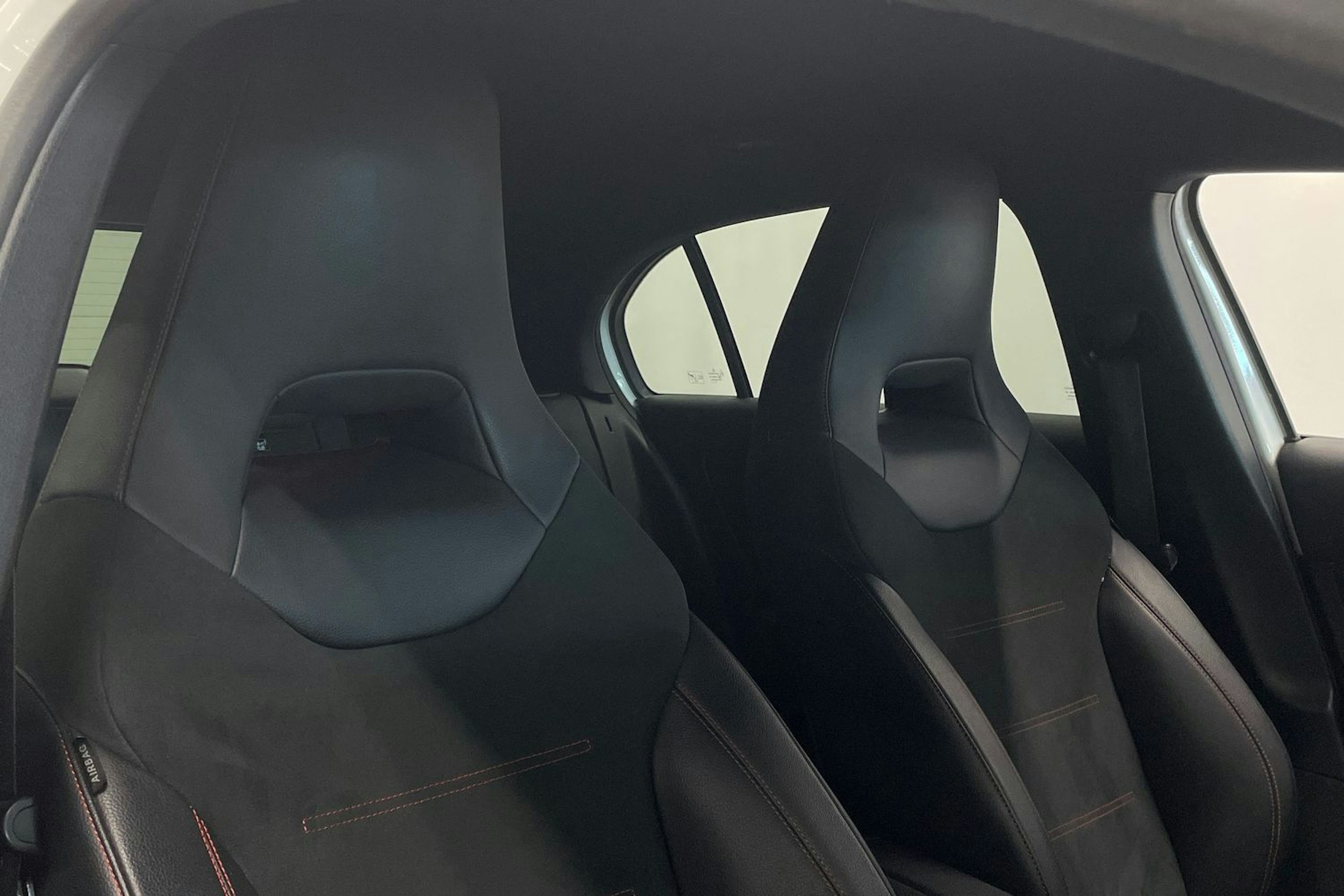 Valkoinen Mercedes-Benz A 2019 kuva 24.