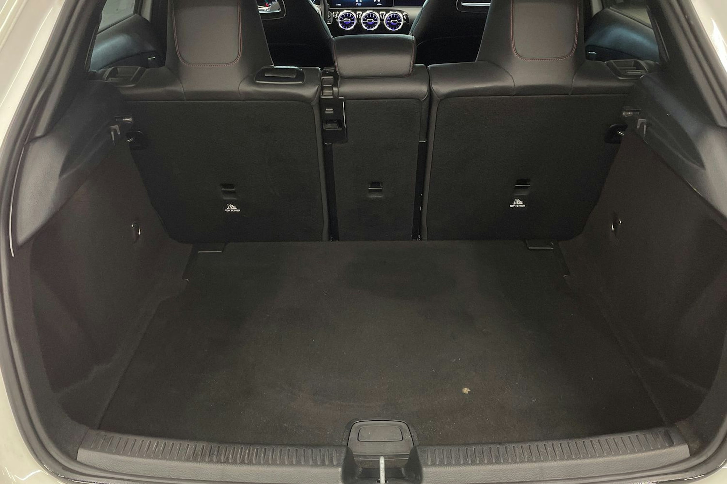 Valkoinen Mercedes-Benz A 2019 kuva 26.