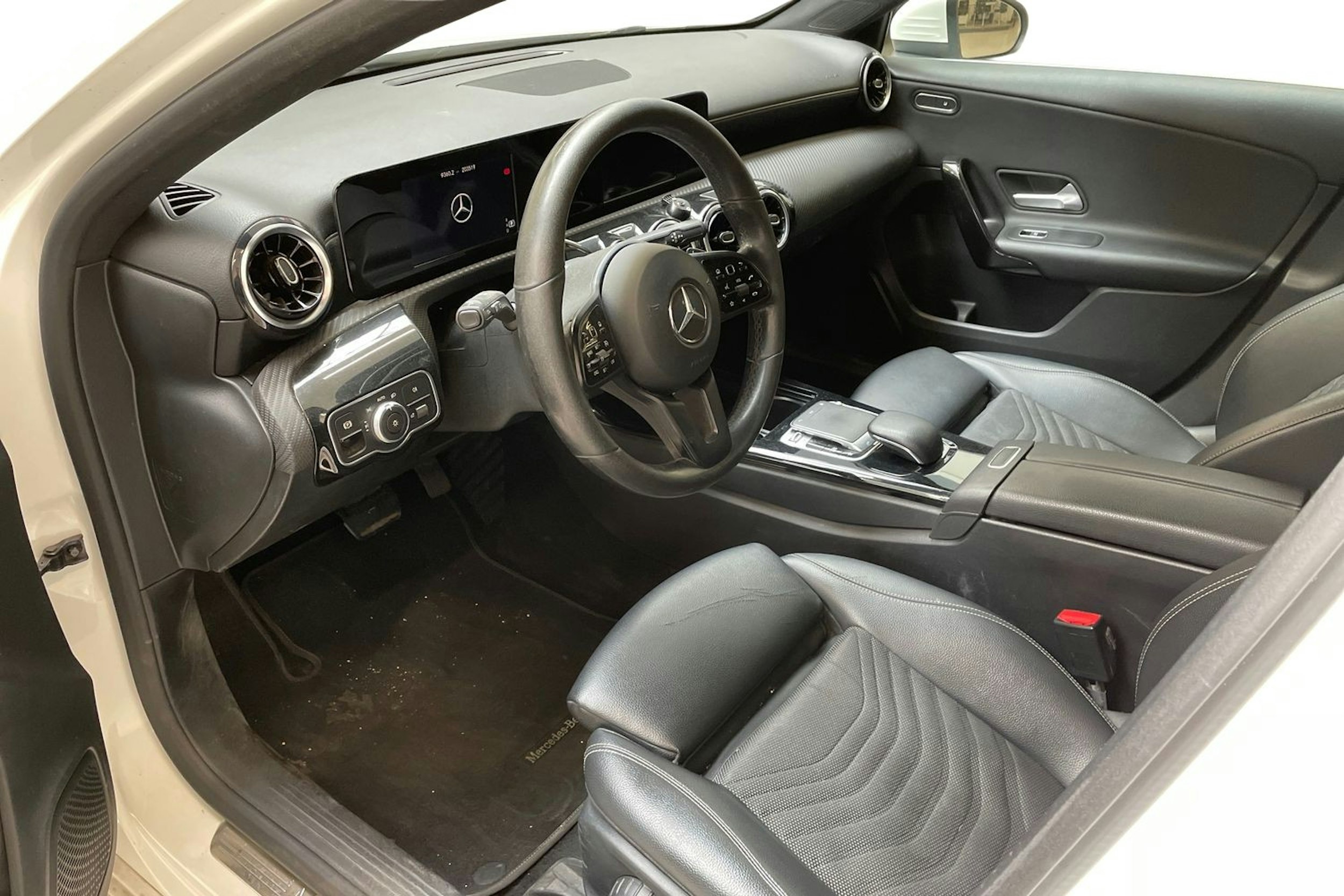 valkoinen Mercedes-Benz A 2019 kuva 3.
