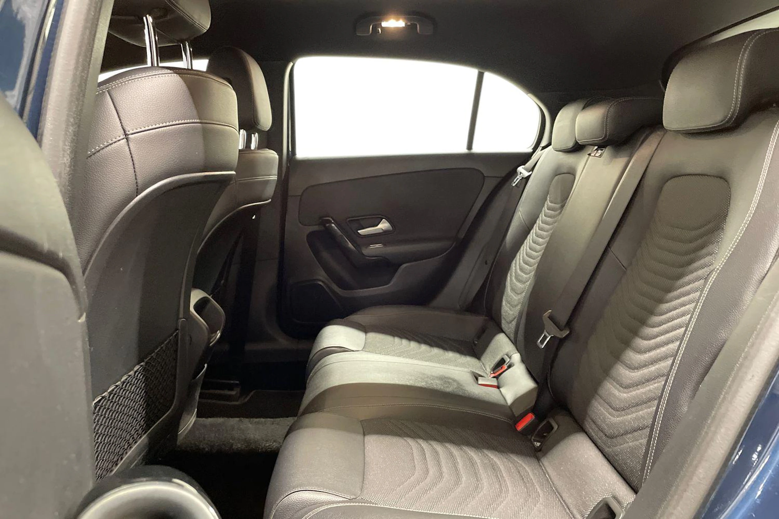 sininen Mercedes-Benz A 2019 kuva 8.