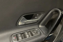sininen Mercedes-Benz A 2019 kuva 23.