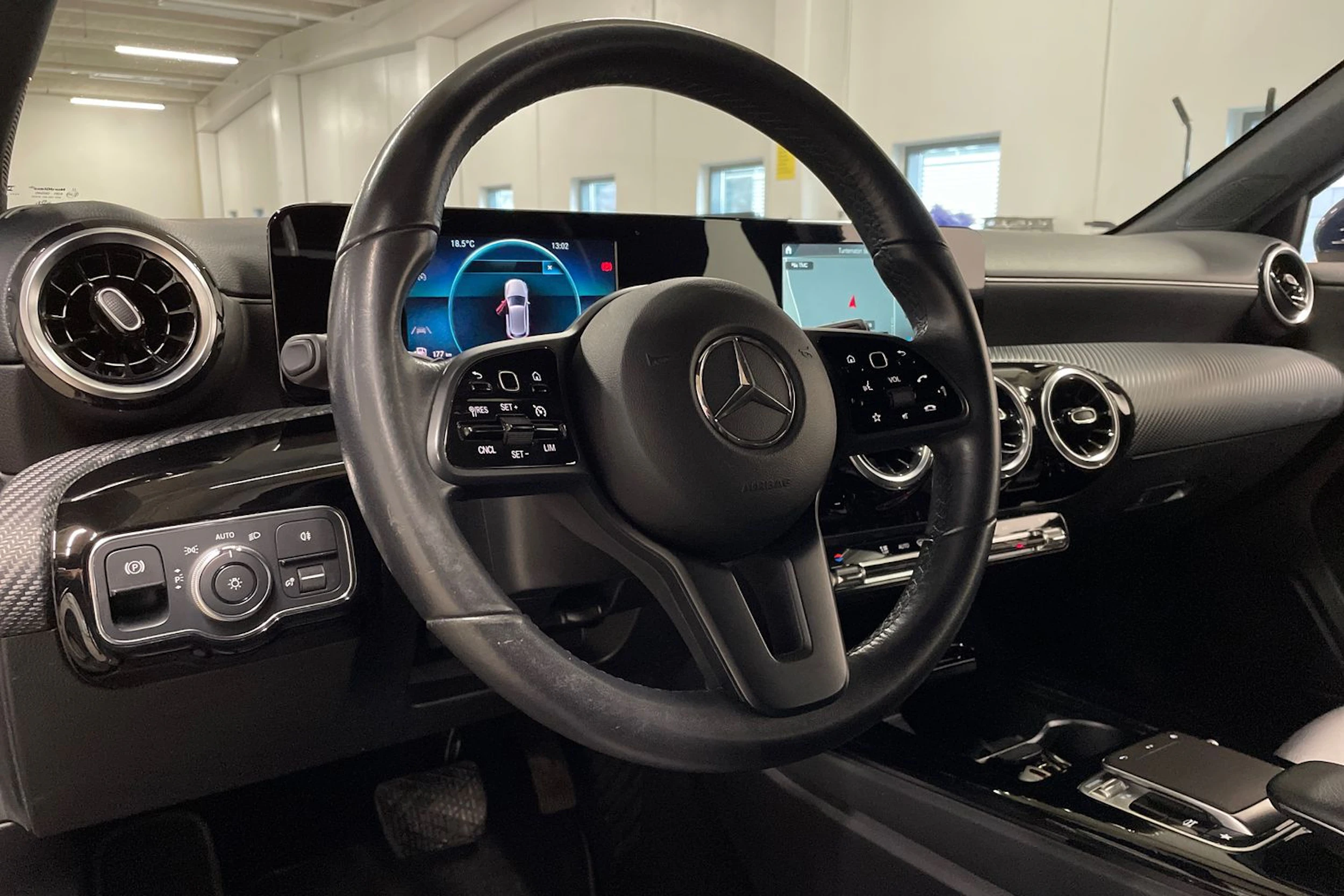 sininen Mercedes-Benz A 2019 kuva 24.