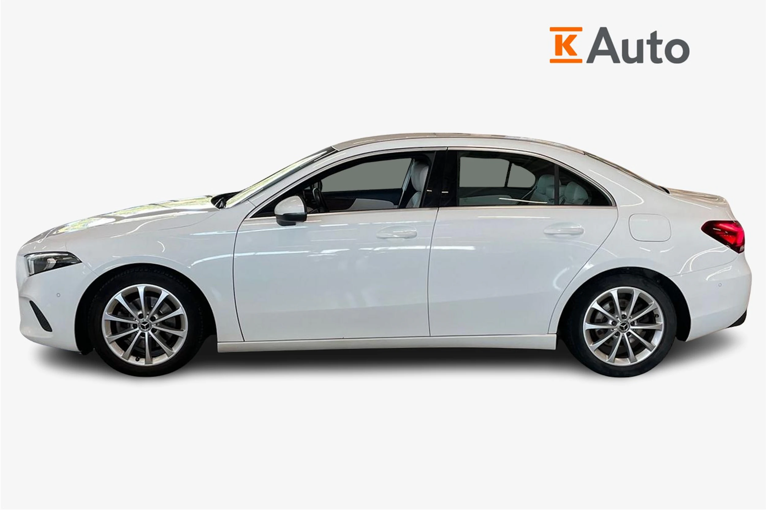 valkoinen Mercedes-Benz A 2019 kuva 5.