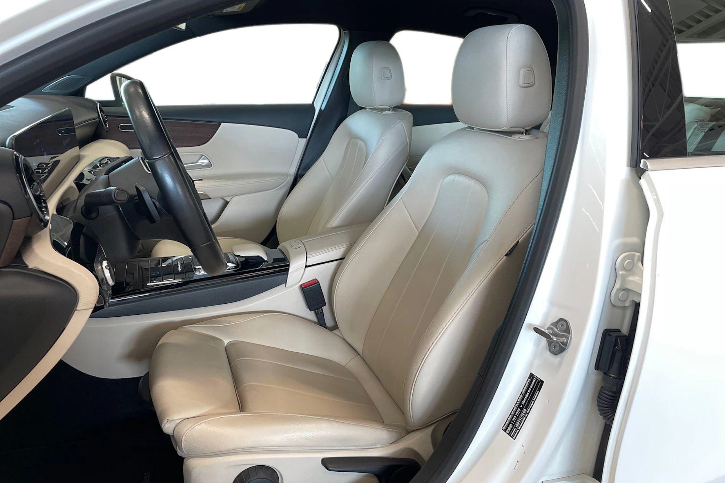 valkoinen Mercedes-Benz A 2019 kuva 6.