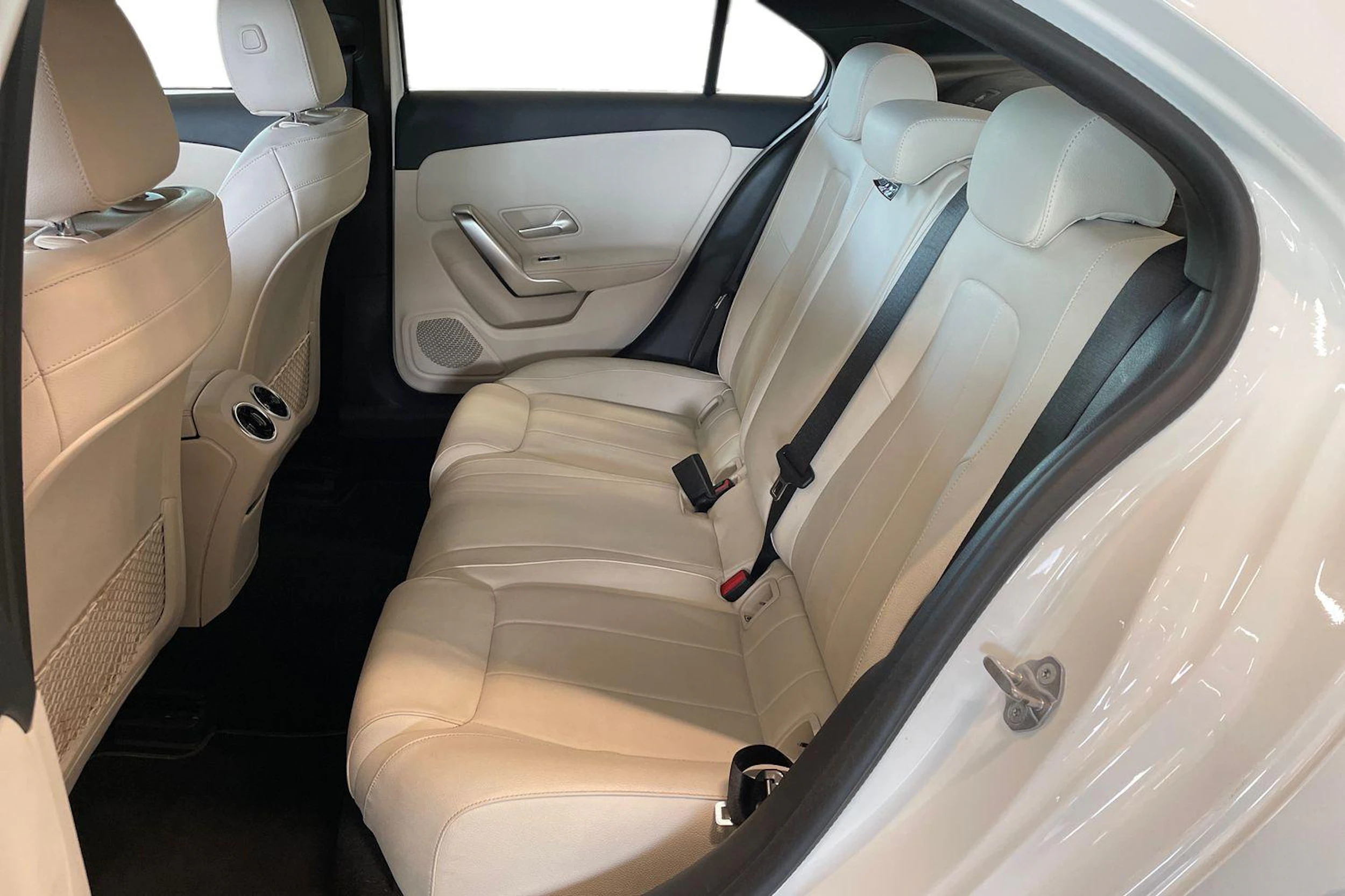 valkoinen Mercedes-Benz A 2019 kuva 8.