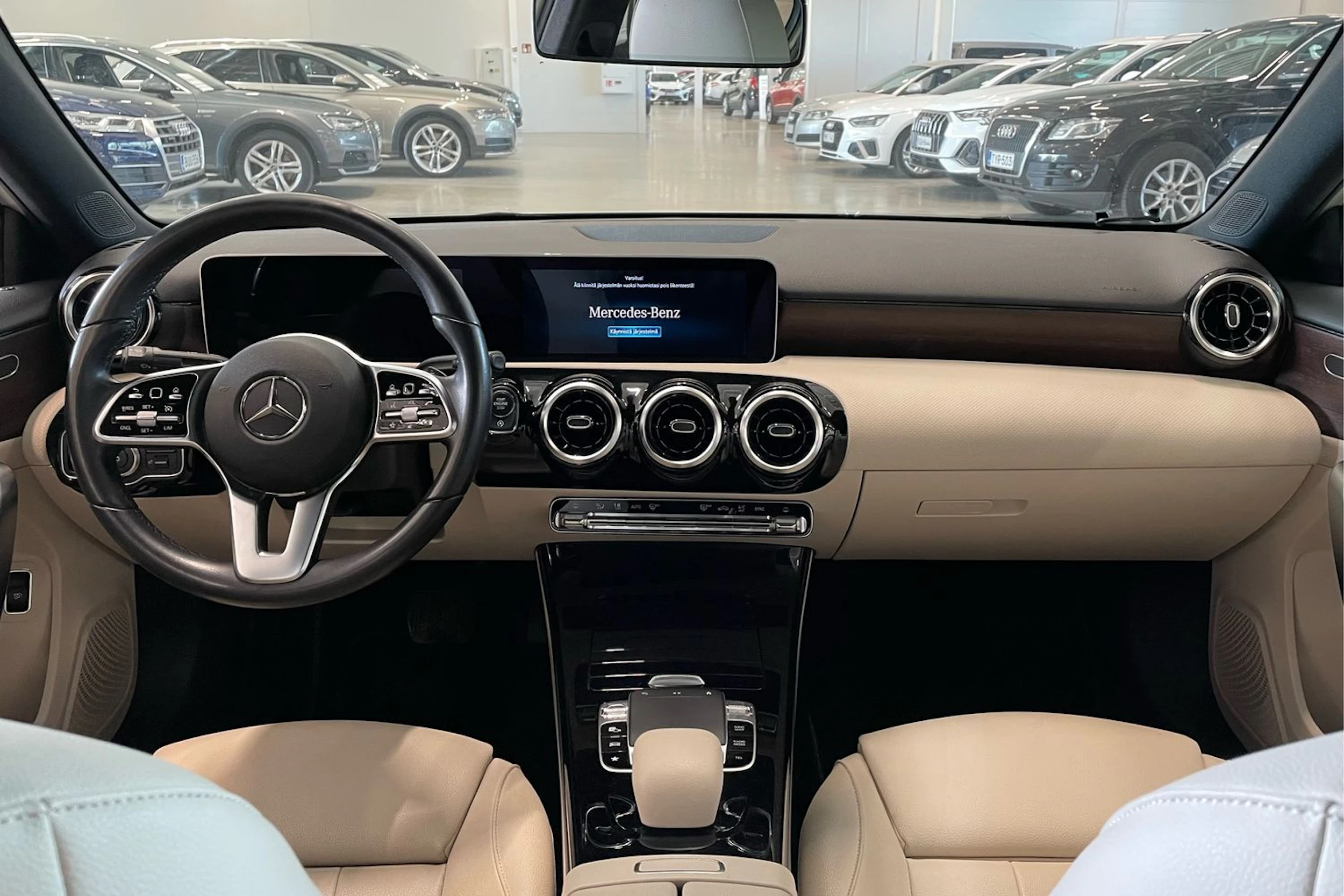 valkoinen Mercedes-Benz A 2019 kuva 11.