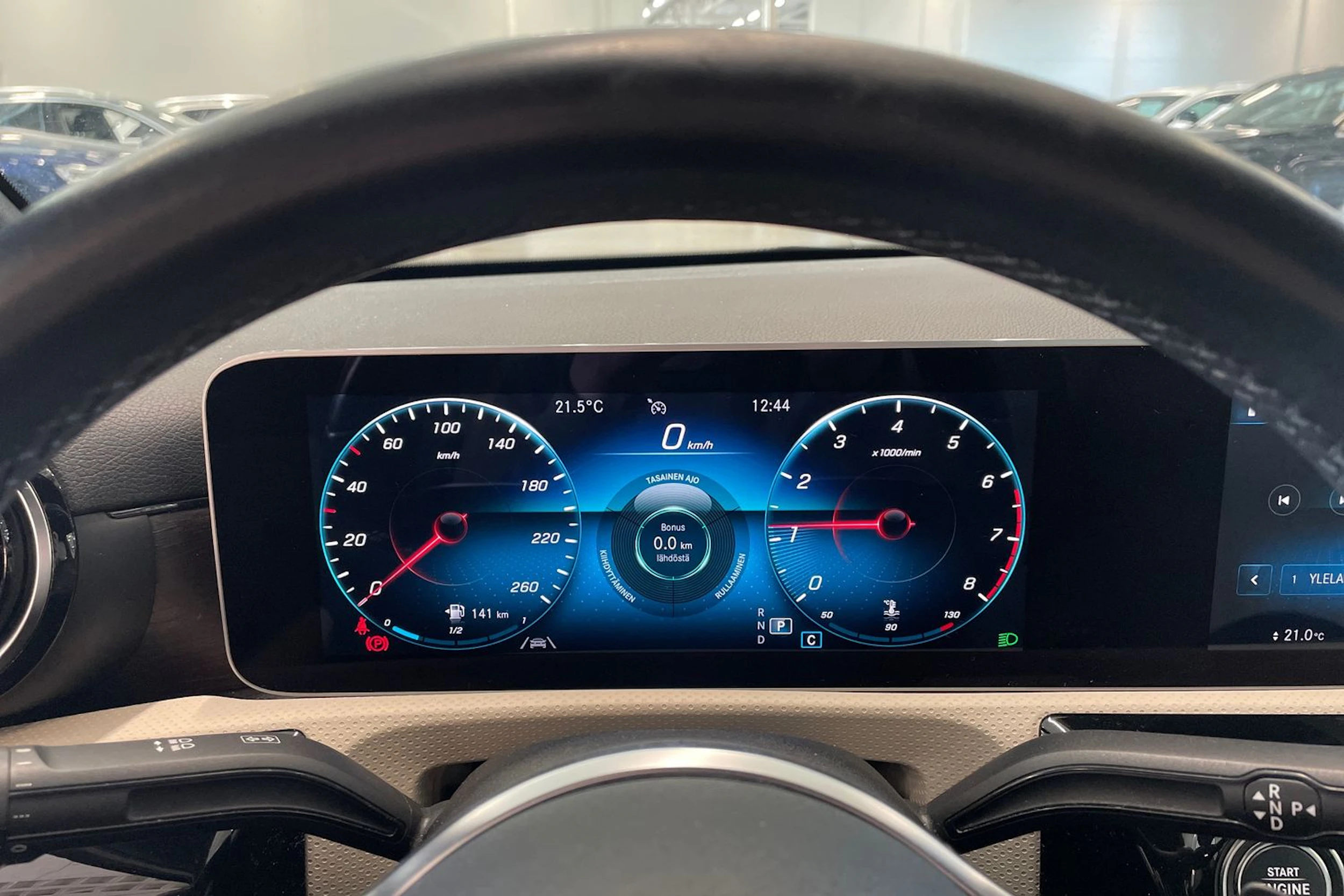 valkoinen Mercedes-Benz A 2019 kuva 13.