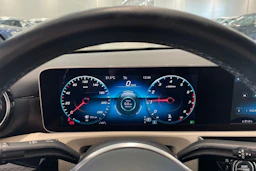 valkoinen Mercedes-Benz A 2019 kuva 13.