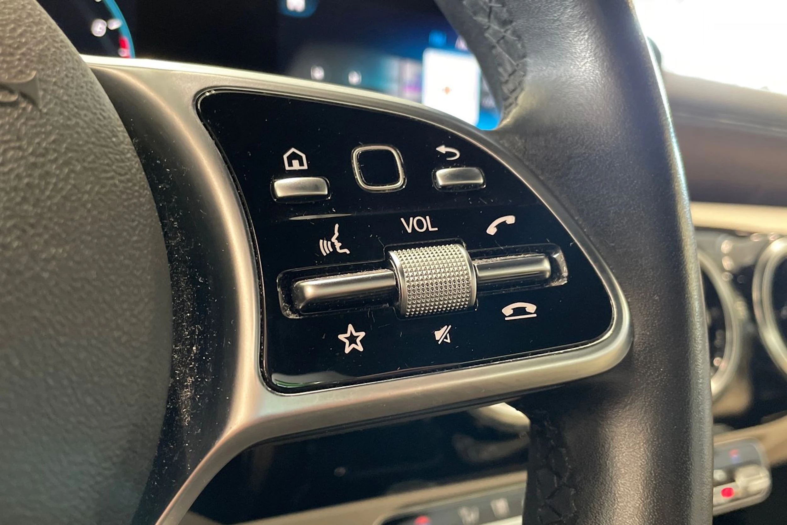 valkoinen Mercedes-Benz A 2019 kuva 14.