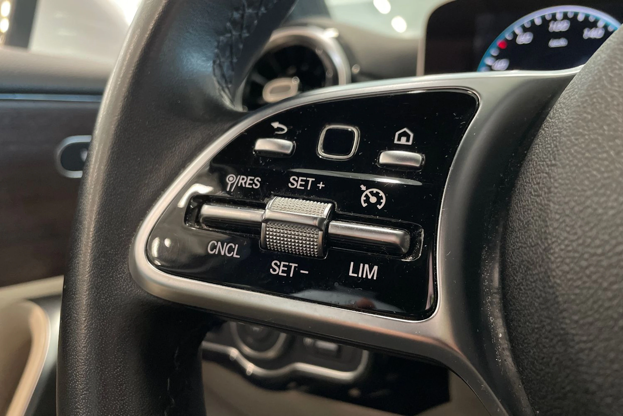 valkoinen Mercedes-Benz A 2019 kuva 15.