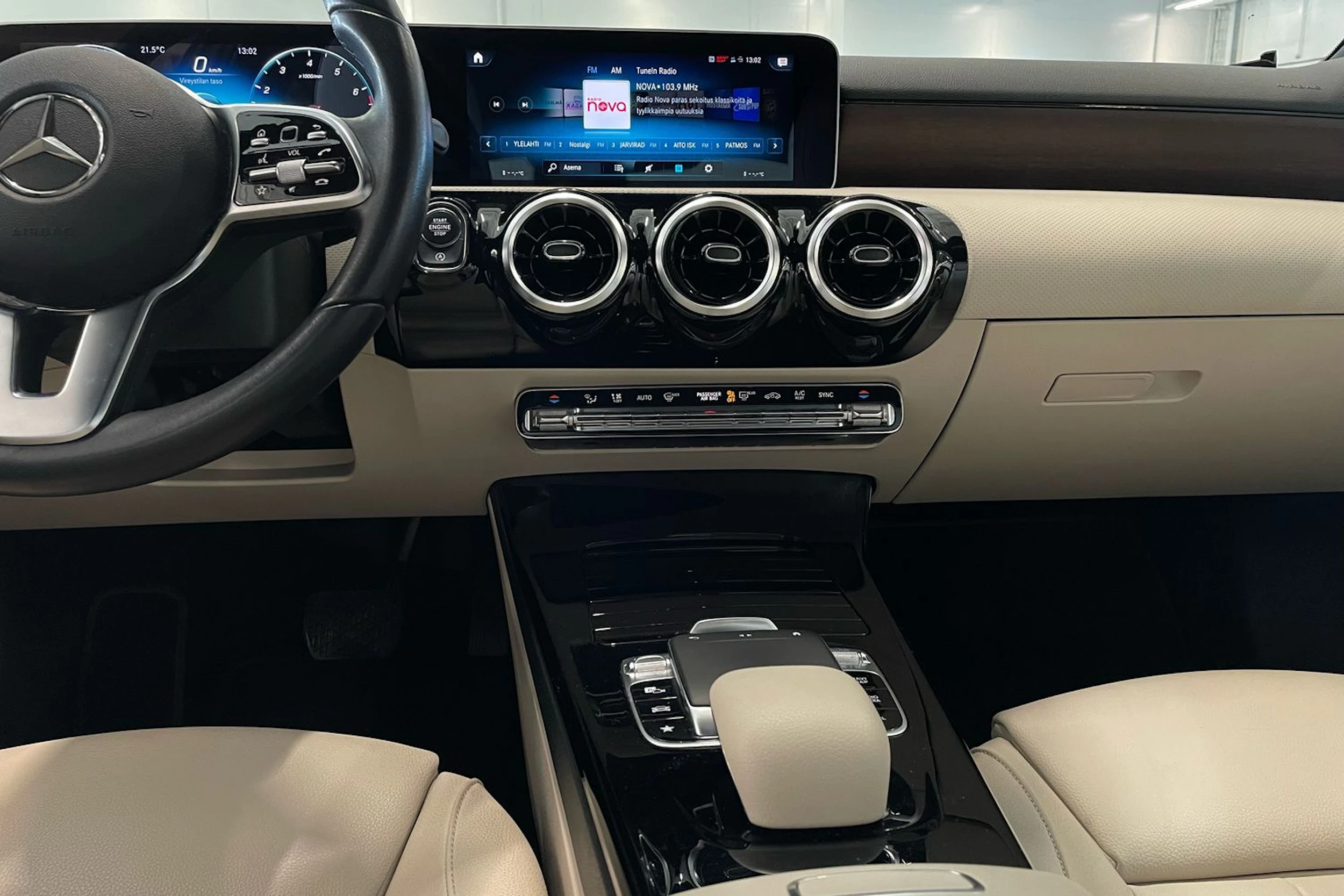 valkoinen Mercedes-Benz A 2019 kuva 19.