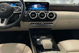 valkoinen Mercedes-Benz A 2019 kuva 19.