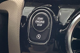 valkoinen Mercedes-Benz A 2019 kuva 30.