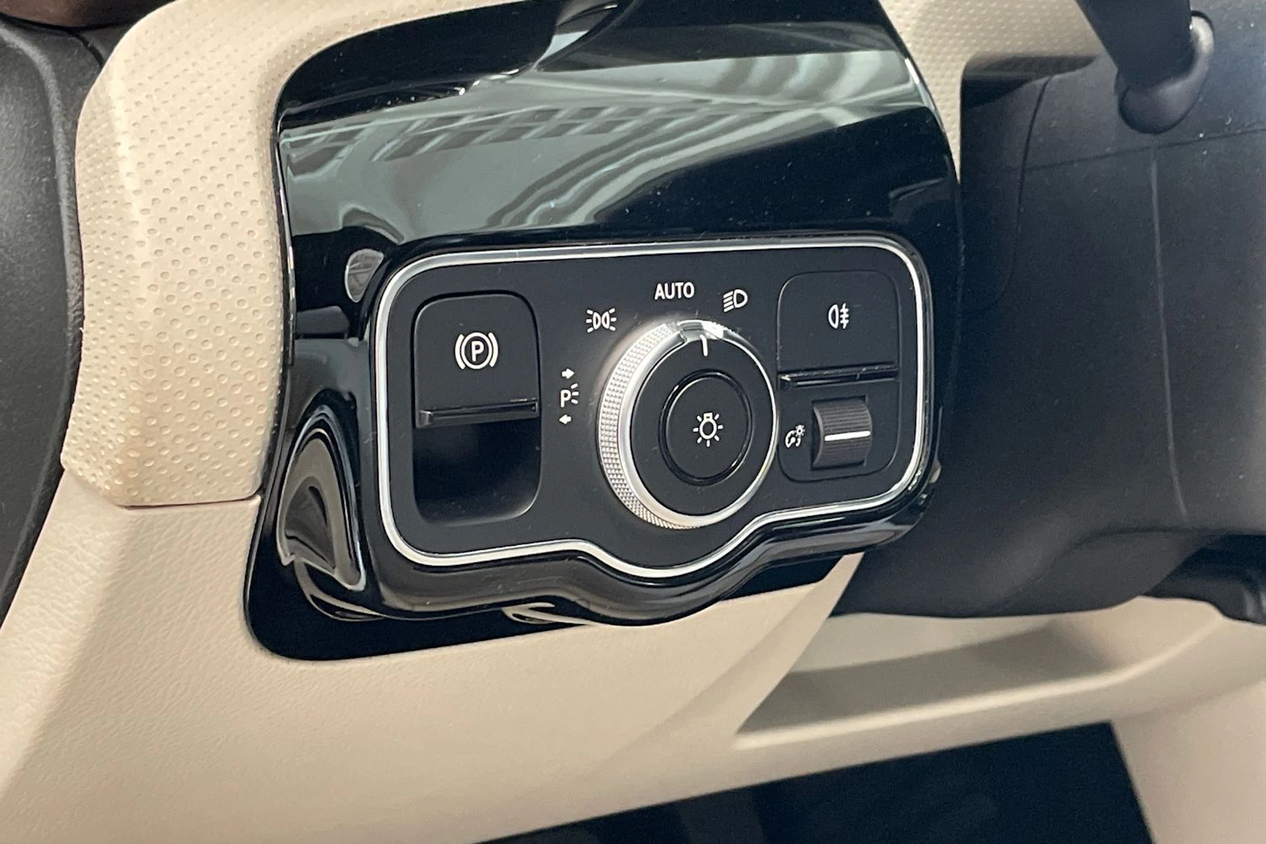 valkoinen Mercedes-Benz A 2019 kuva 31.