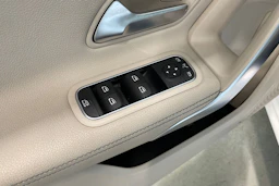 valkoinen Mercedes-Benz A 2019 kuva 33.