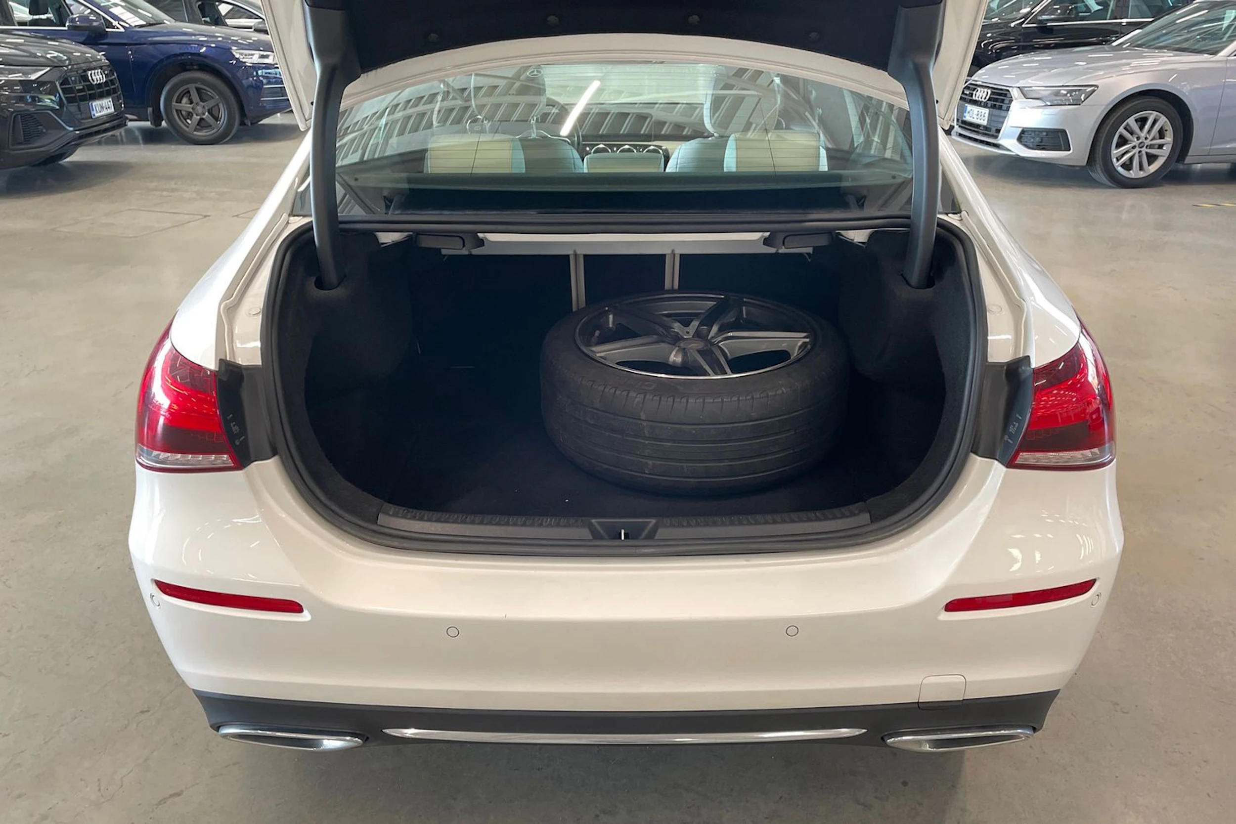valkoinen Mercedes-Benz A 2019 kuva 34.