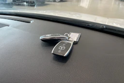 valkoinen Mercedes-Benz A 2019 kuva 35.