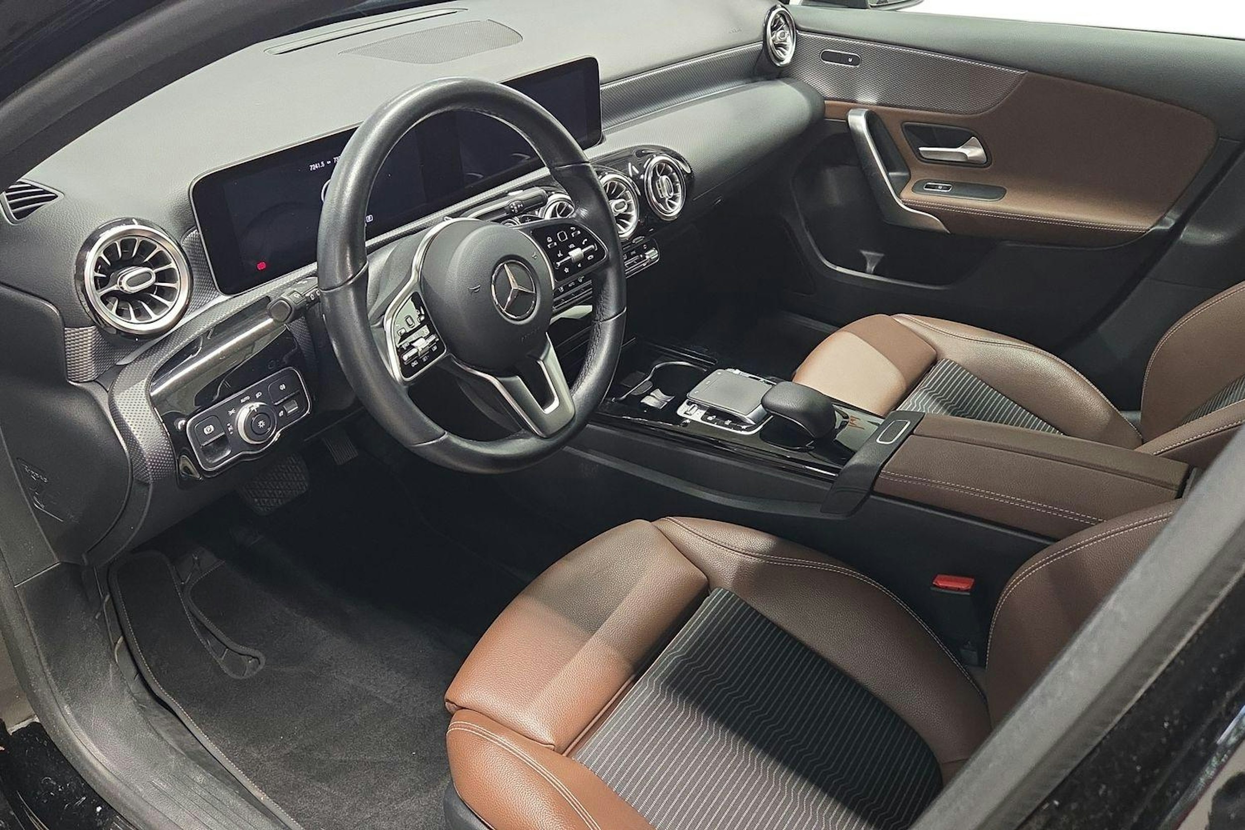 Musta Mercedes-Benz A 2019 kuva 6.