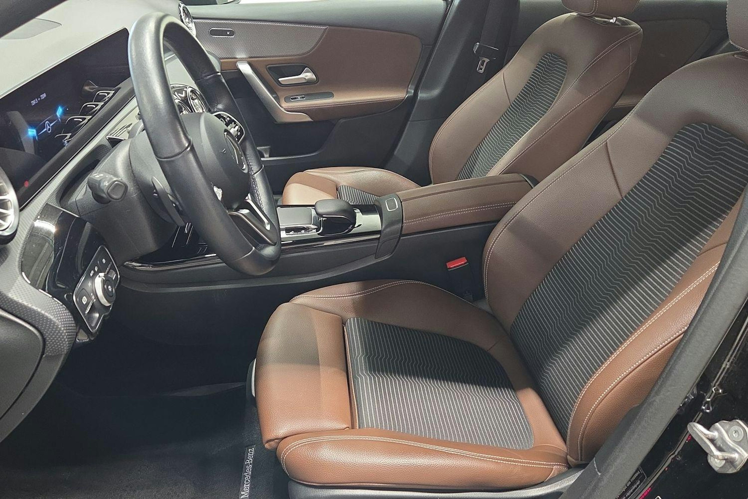 Musta Mercedes-Benz A 2019 kuva 8.