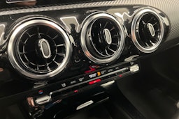 musta Mercedes-Benz A 2019 kuva 17.