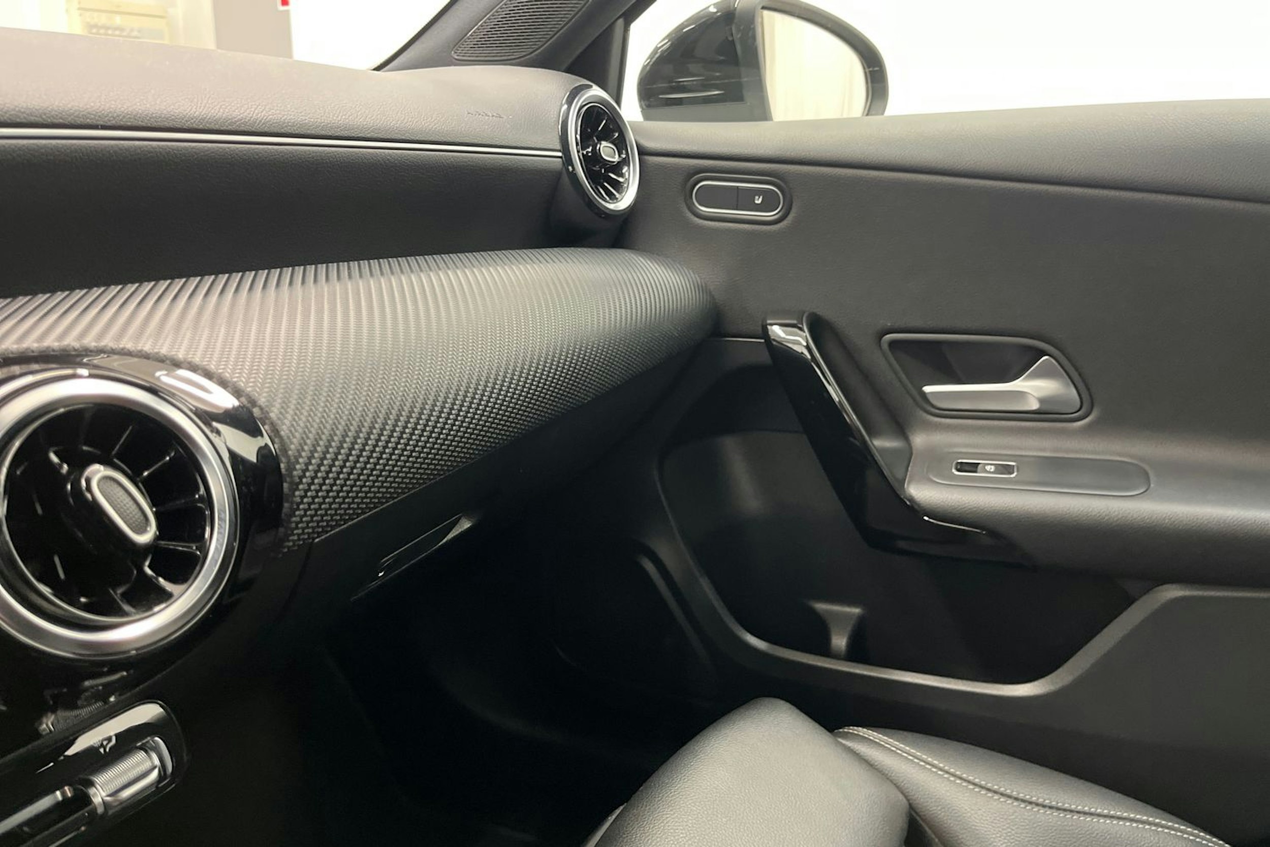 musta Mercedes-Benz A 2019 kuva 18.