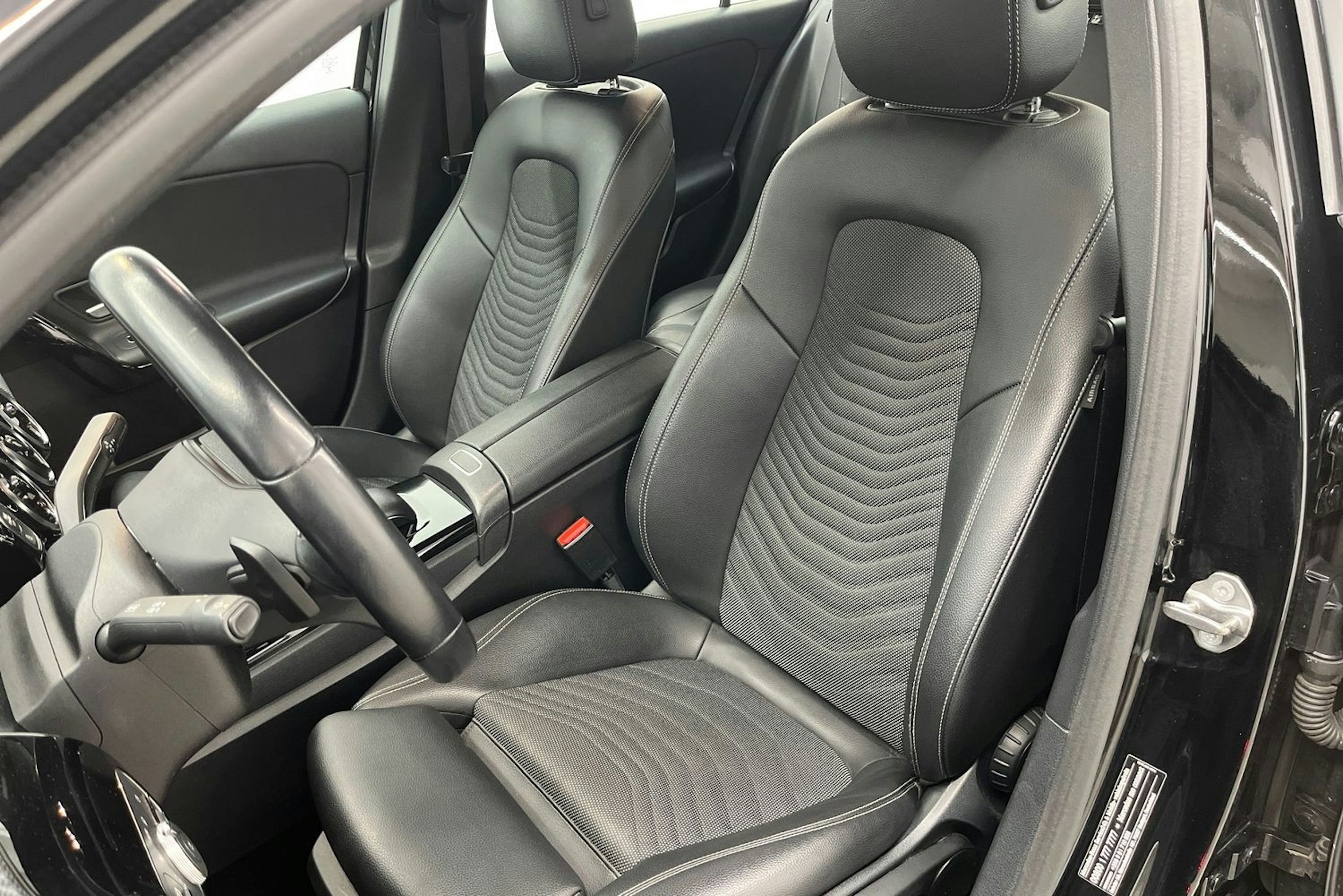 musta Mercedes-Benz A 2019 kuva 20.