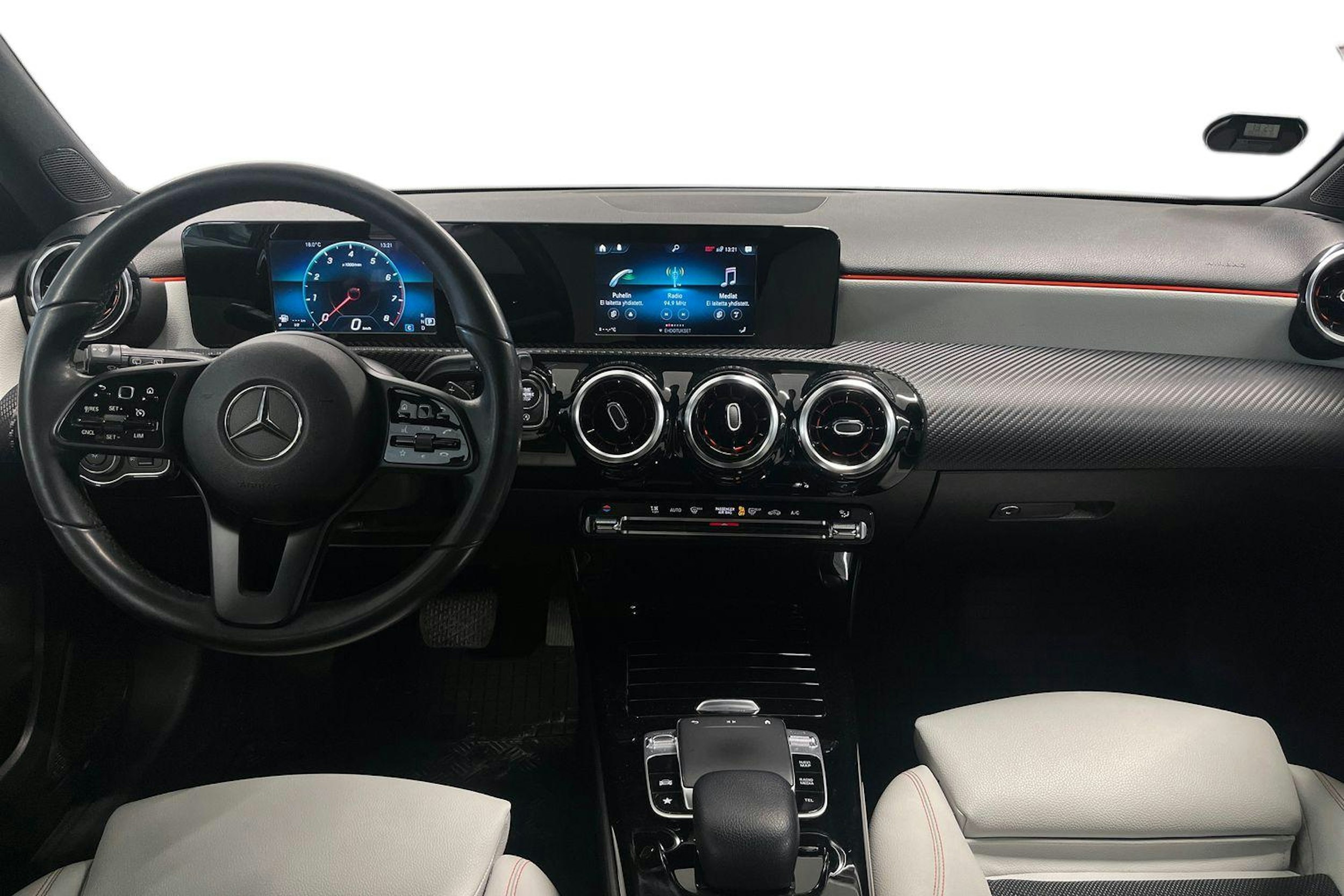 Valkoinen Mercedes-Benz A 2019 kuva 7.