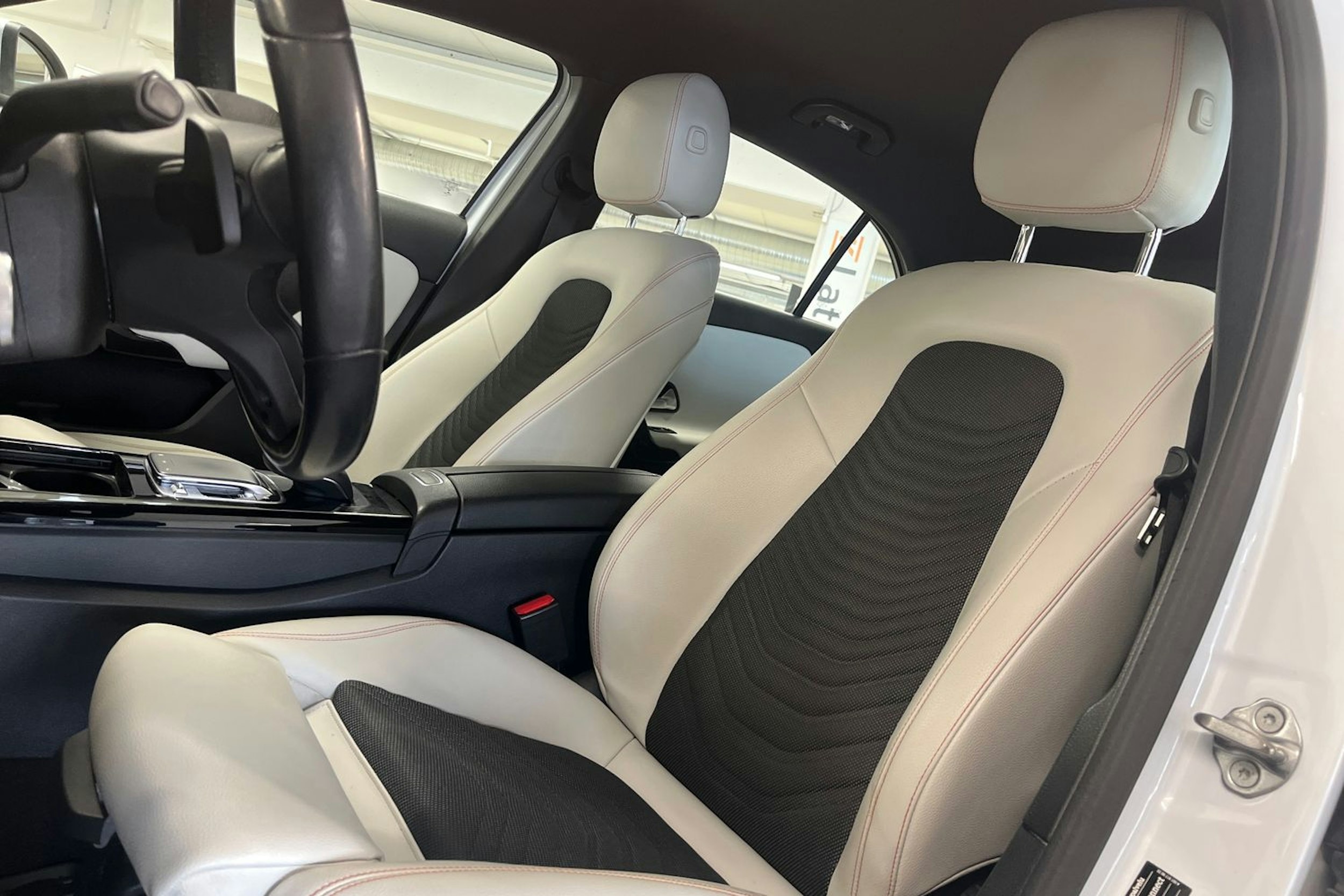 Valkoinen Mercedes-Benz A 2019 kuva 12.