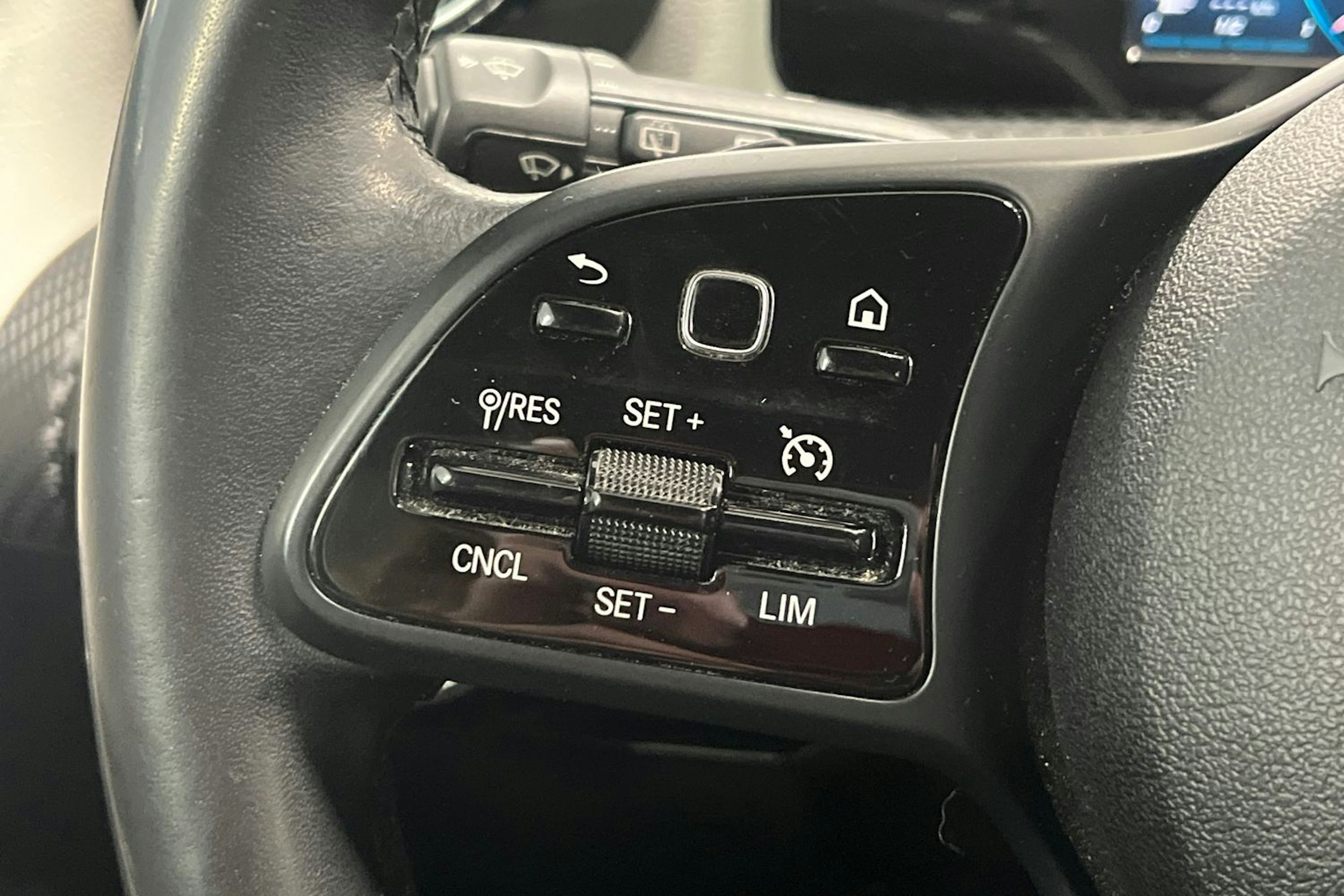 Valkoinen Mercedes-Benz A 2019 kuva 16.