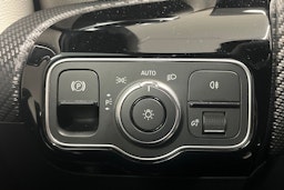 Valkoinen Mercedes-Benz A 2019 kuva 18.