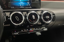 Valkoinen Mercedes-Benz A 2019 kuva 22.