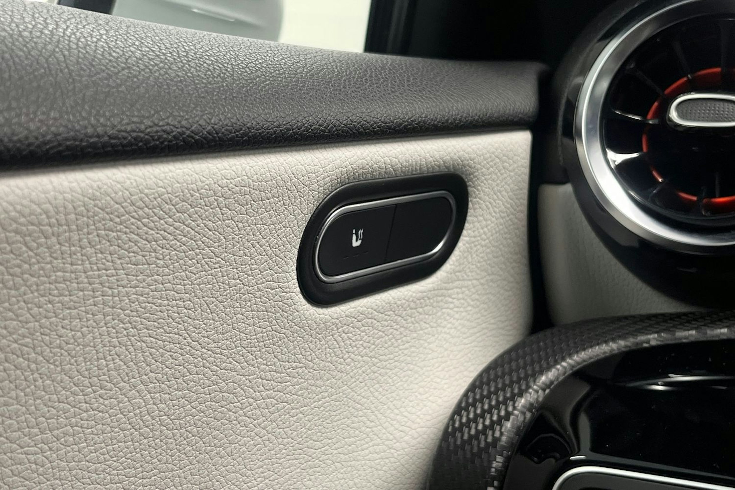 Valkoinen Mercedes-Benz A 2019 kuva 23.