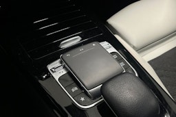 Valkoinen Mercedes-Benz A 2019 kuva 24.