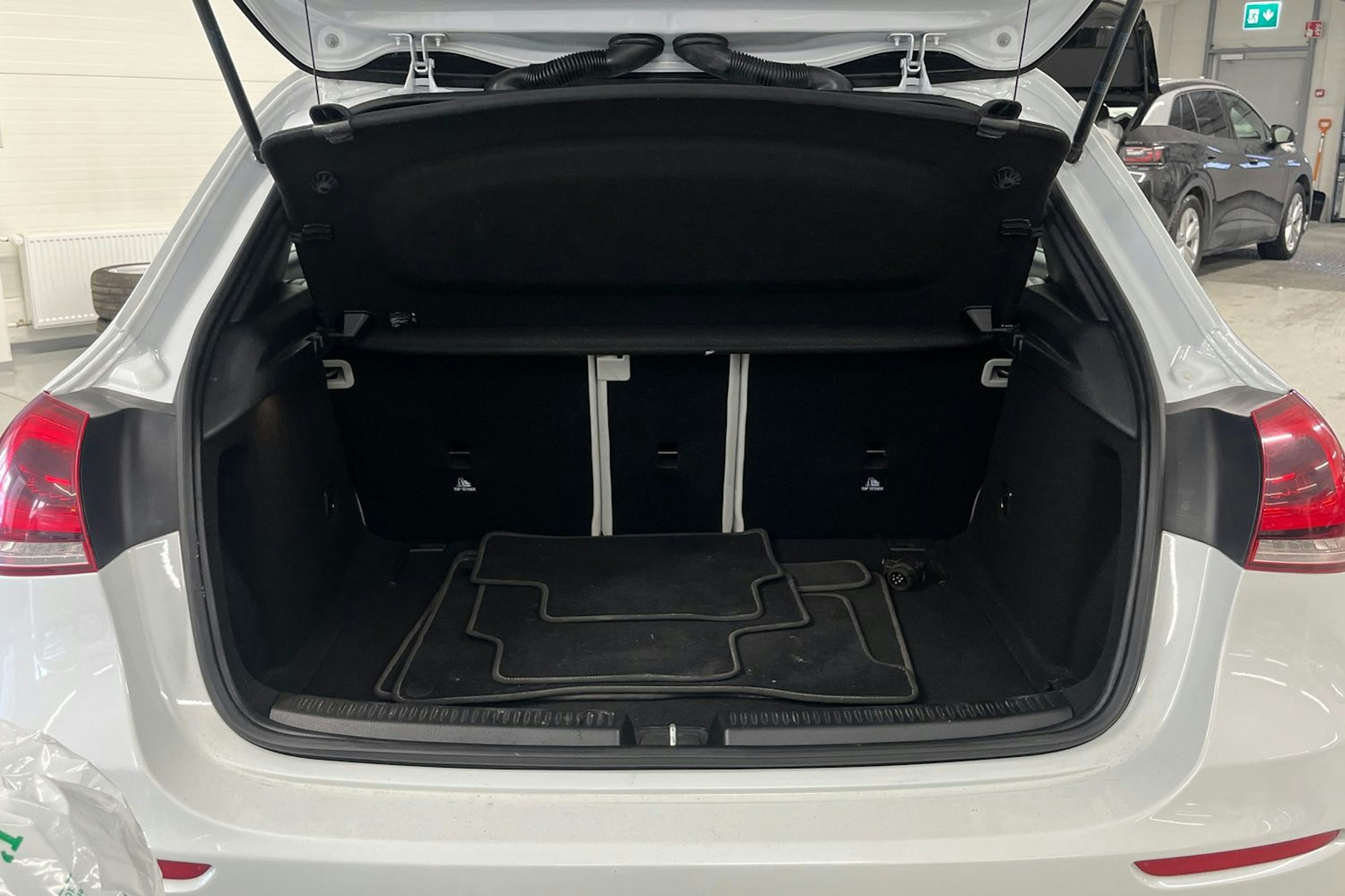 Valkoinen Mercedes-Benz A 2019 kuva 27.