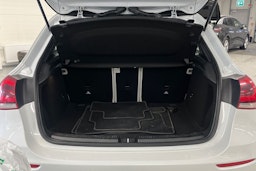 Valkoinen Mercedes-Benz A 2019 kuva 27.