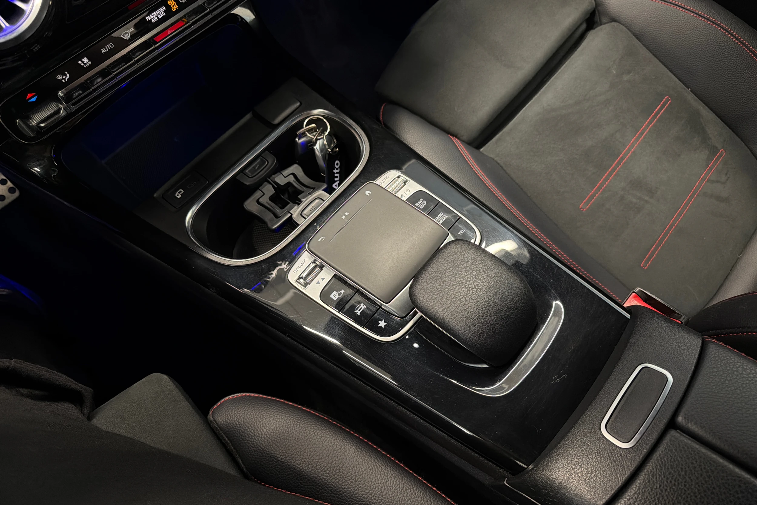harmaa Mercedes-Benz A 2019 kuva 25.