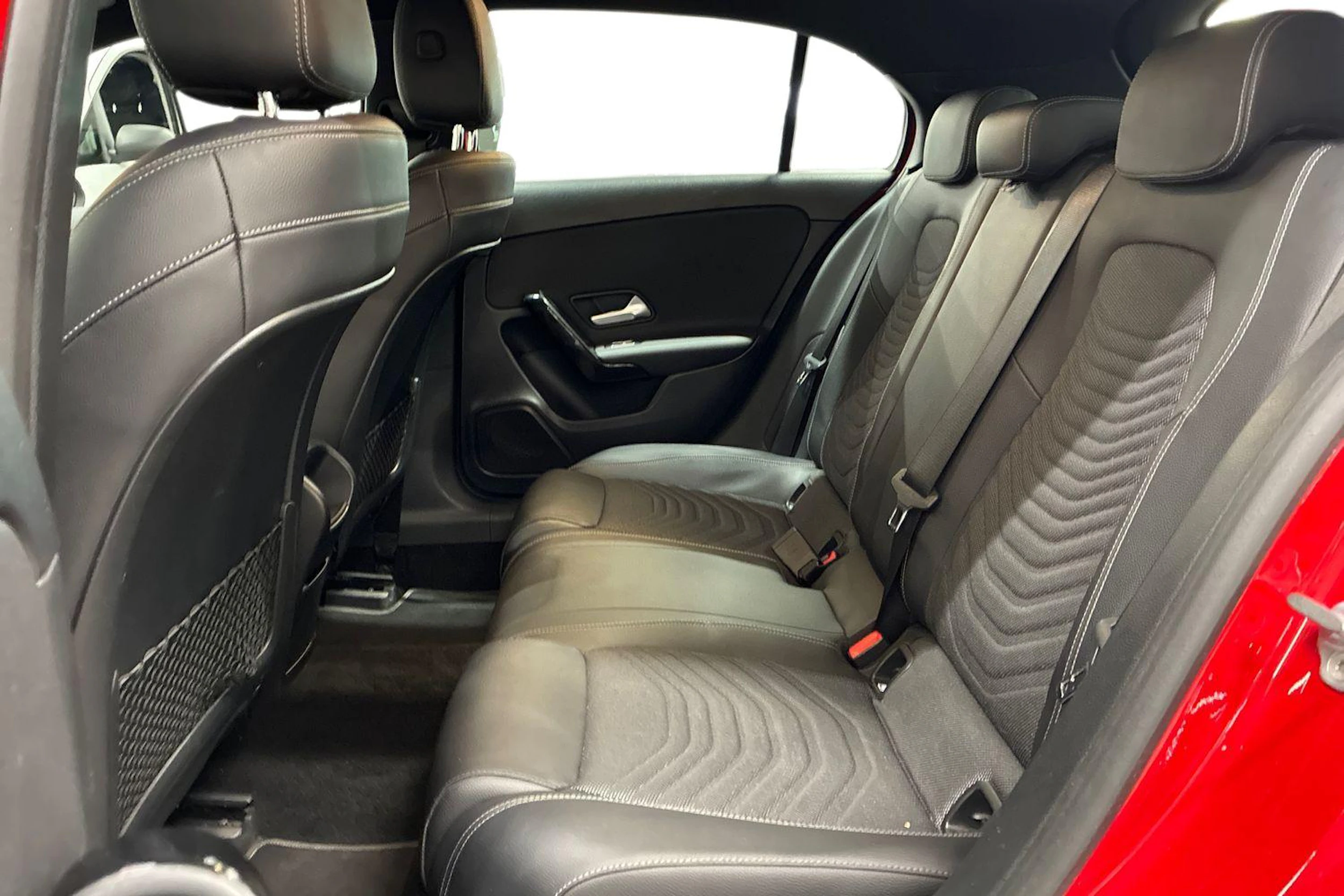 punainen Mercedes-Benz A 2019 kuva 8.