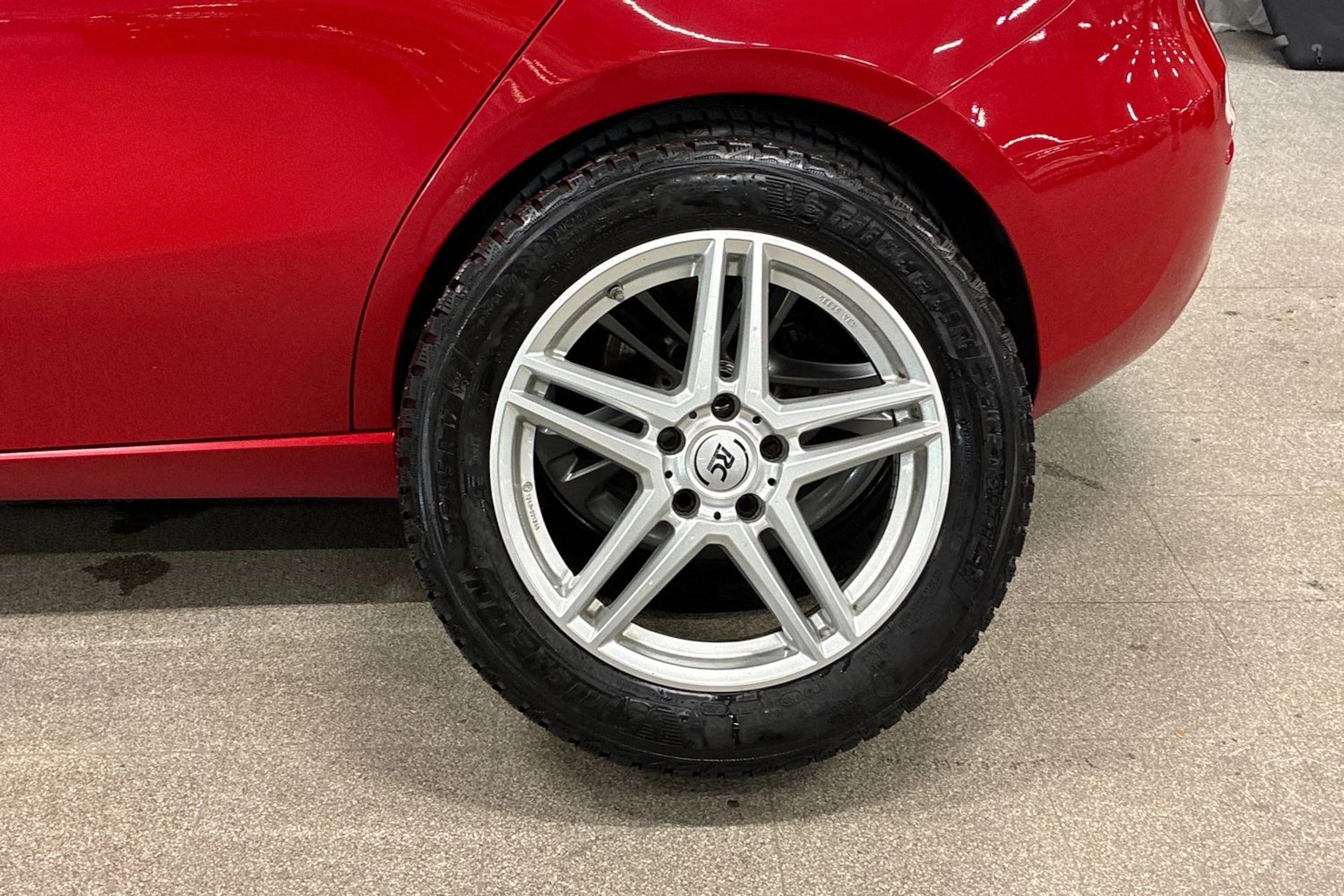 punainen Mercedes-Benz A 2019 kuva 10.