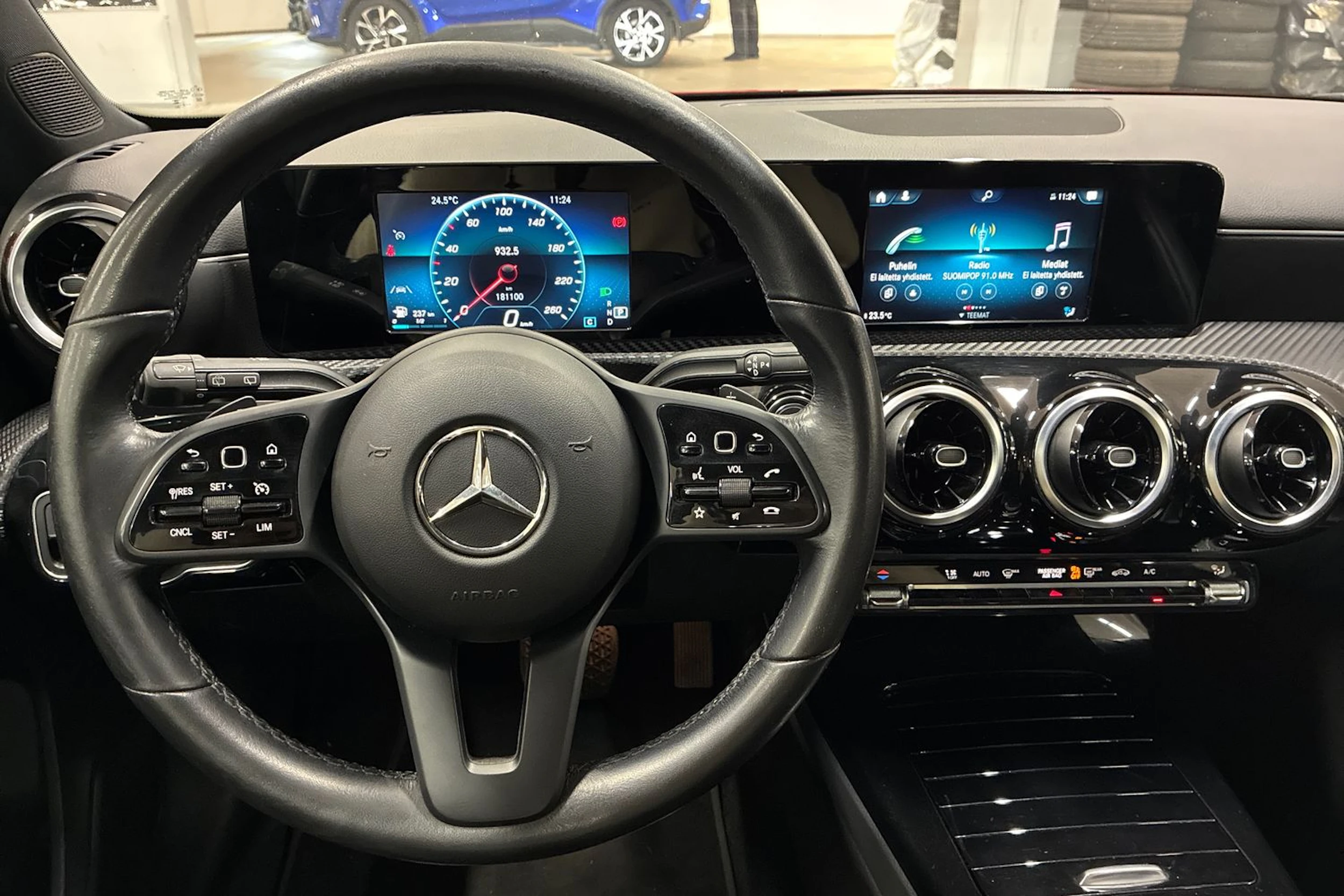 punainen Mercedes-Benz A 2019 kuva 11.