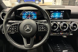 punainen Mercedes-Benz A 2019 kuva 11.