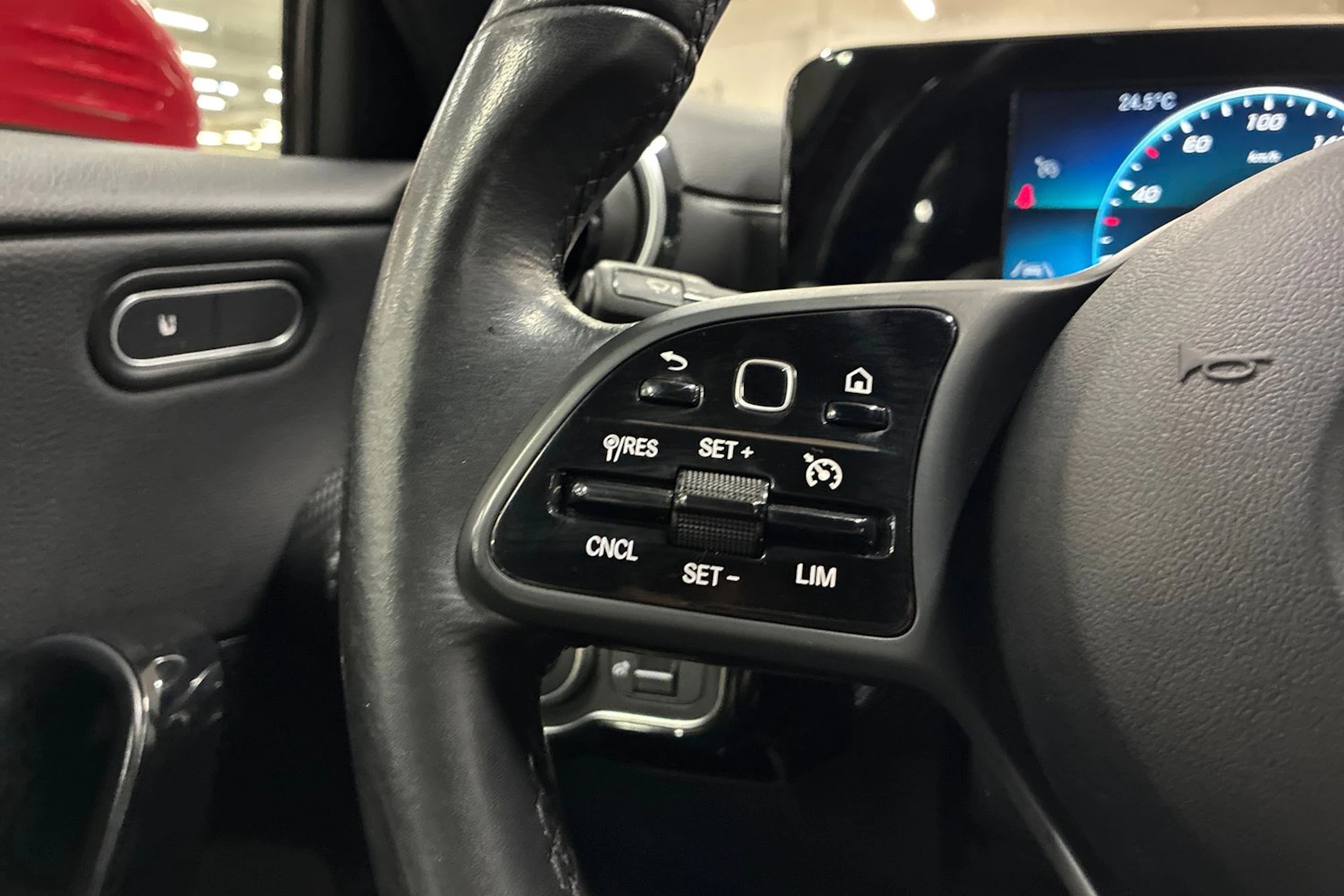 punainen Mercedes-Benz A 2019 kuva 13.