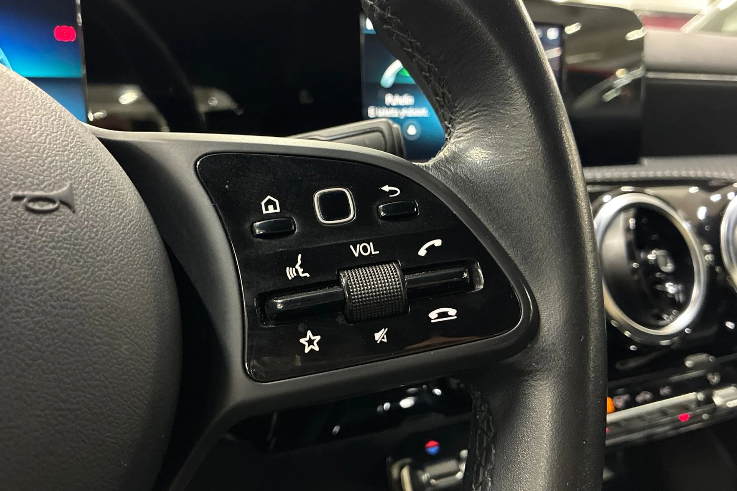 punainen Mercedes-Benz A 2019 kuva 14.