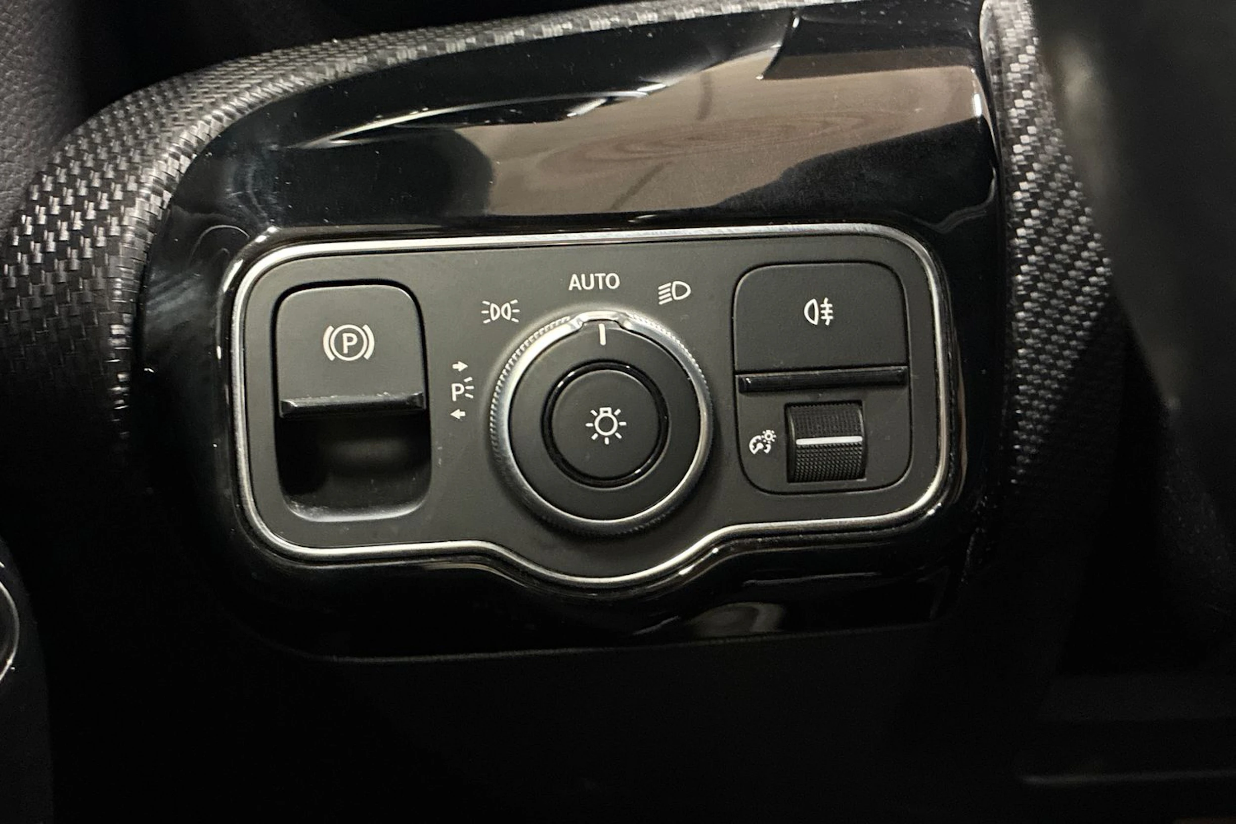 punainen Mercedes-Benz A 2019 kuva 15.