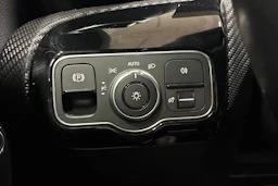 punainen Mercedes-Benz A 2019 kuva 15.