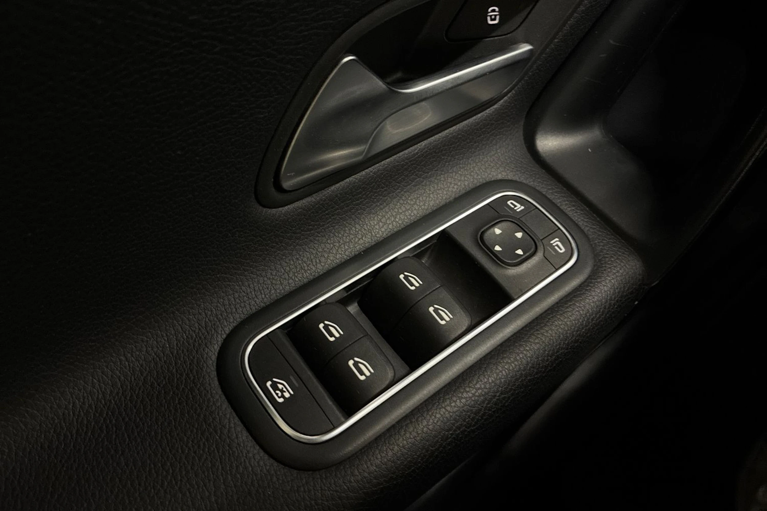 punainen Mercedes-Benz A 2019 kuva 16.