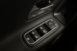 punainen Mercedes-Benz A 2019 kuva 16.