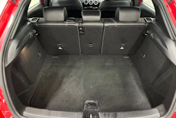 punainen Mercedes-Benz A 2019 kuva 22.