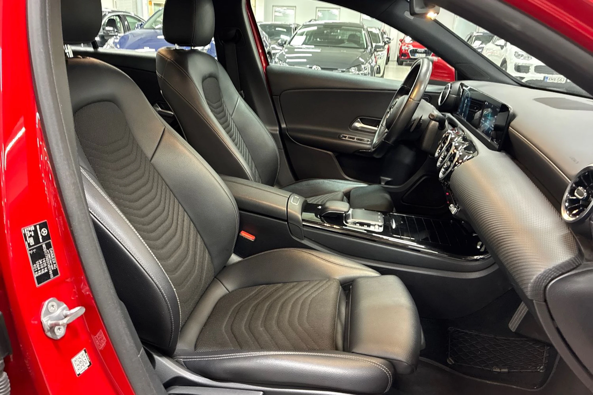 punainen Mercedes-Benz A 2019 kuva 23.