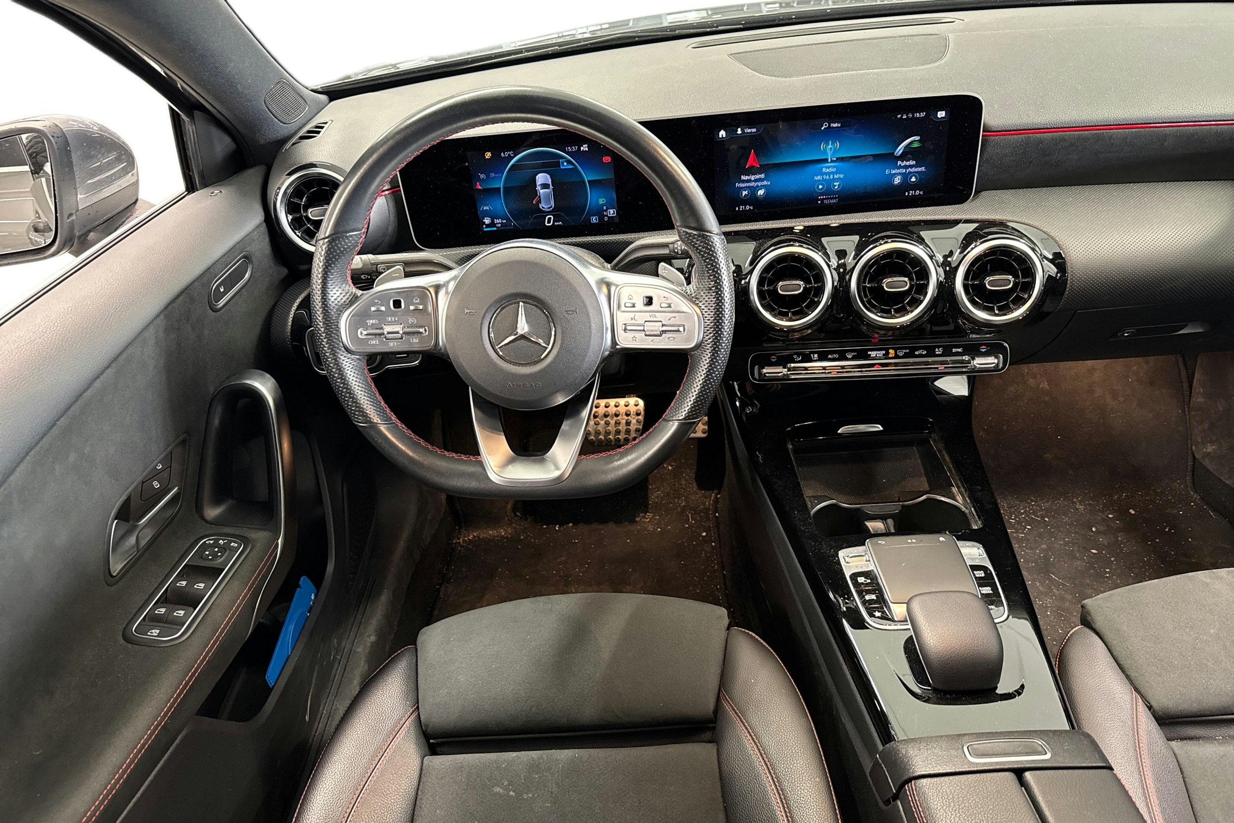 Harmaa Mercedes-Benz A 2019 kuva 3.