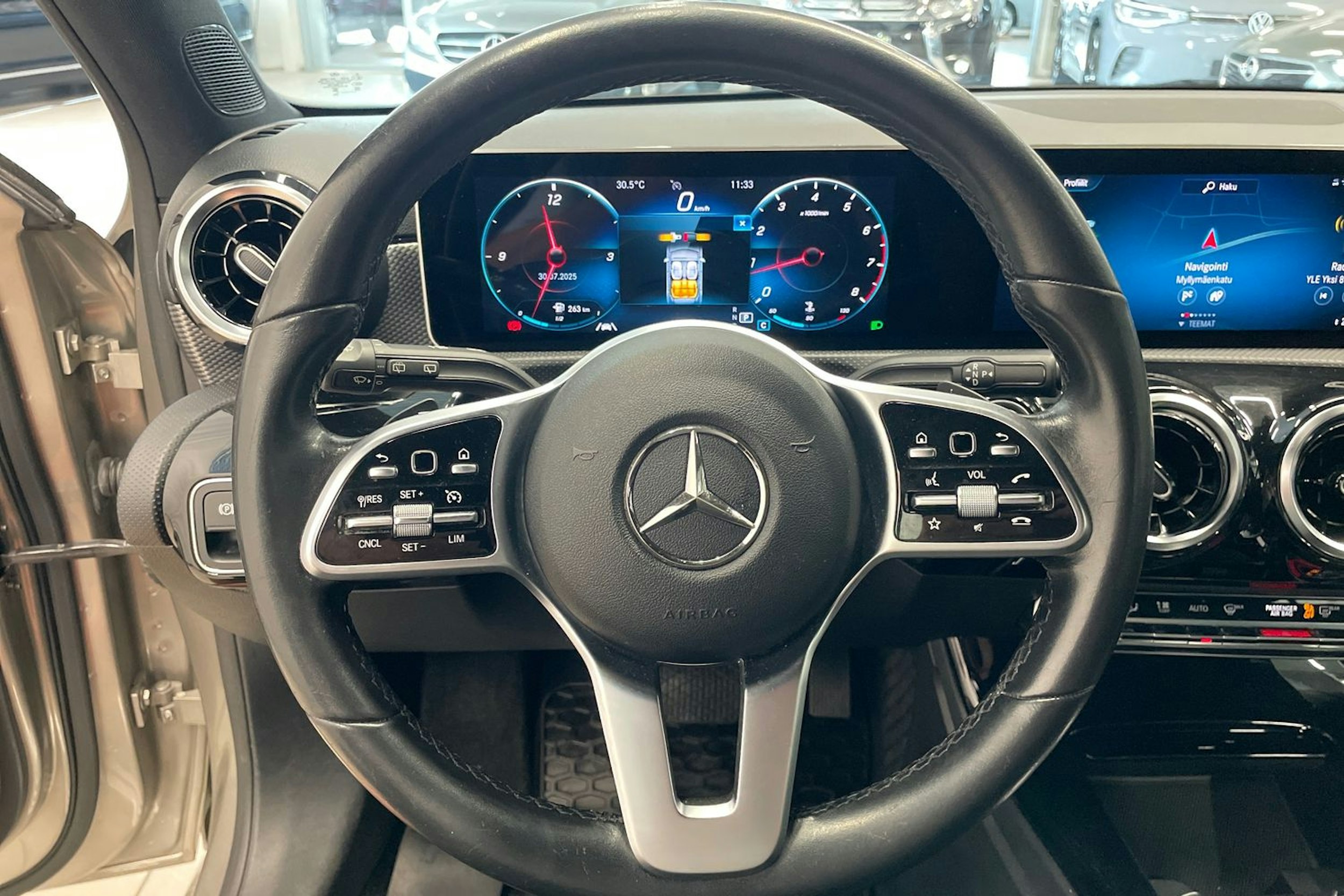 Harmaa Mercedes-Benz A 2019 kuva 11.